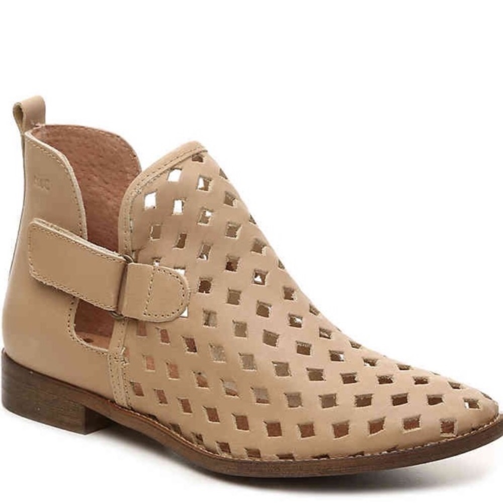 SALE🔥Musse & Cloud Caila Taupe Ankle Booties - Picture 3 of 5